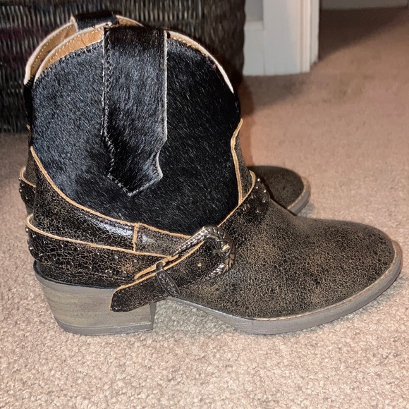 Cow fur leather boots - Picture 2 of 4